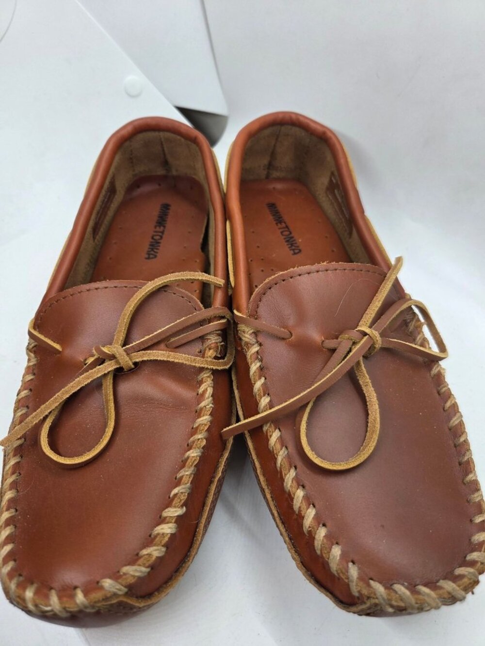 Minnetonka Mens Leather Driving Shoes Moccasins Size 9.5 Tan Rubber Sole